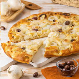 Focaccia cipolla e olive - immagine 2